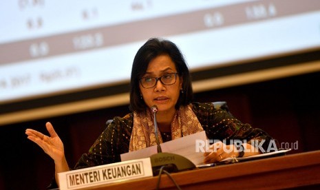 Menteri Keuangan Sri Mulyani memberikan keterangan pers kinerja APBN 2018 di kantor Kemenkeu, Jakarta, Kamis (17/5).