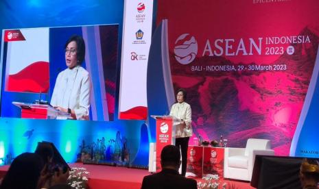 Menteri Keuangan Sri Mulyani memberikan keynote speech dalam rangkaian ASEAN Finance Minister and Central Bank Governor Meetings di Kabupaten Badung, Bali, Rabu (29/3/2023).