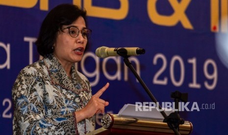 Menteri Keuangan Sri Mulyani memberikan paparan saat menjadi pembicara kunci dalam seminar ekonomi Prospek Bisnis dan Investasi Jawa Tengah 2019 di Semarang, Jawa Tengah, Rabu (12/12/2018).