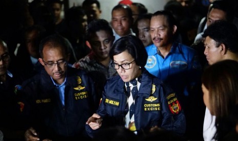 Menteri Keuangan Sri Mulyani mendatangi lokasi penggagalan penyelundupan sabu di Pluti, Rabu (26/7).