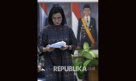 Menteri Keuangan Sri Mulyani menghadiri konferensi pers terkait Paket Kebijakan Ekonomi XVI di Kantor Presiden, Kompleks Istana Kepresidenan, Jakarta, Jumat (16/11/2018). 