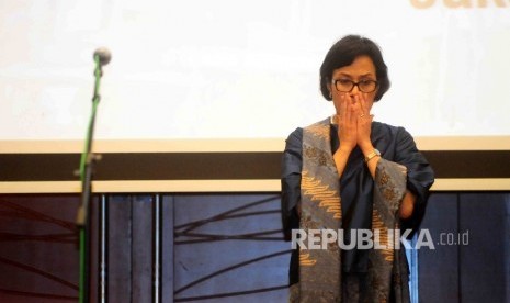  Menteri Keuangan, Sri Mulyani menghadiri serah terima jabatan di Gedung Kementerian Keuangan, Jakarta, Rabu (27/7). (Republika/Agung Supriyanto)