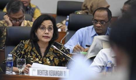 Menteri Keuangan Sri Mulyani mengikuti rapat kerja dengan Badan Anggaran DPR di Kompleks Parlemen, Senayan, Jakarta, Selasa (4/9).