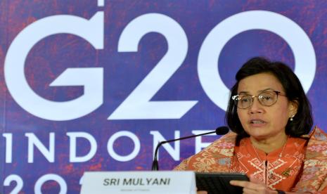 Menteri Keuangan Sri Mulyani menyampaikan keterangan saat konferensi pers hasil 3rd Finance Ministers and Central Bank Governors (FMCBG) G20 di Nusa Dua, Badung, Bali, Sabtu (16/7/2022). Pertemuan FMCBG Ke-3 berhasil menyepakati sejumlah inisiatif dan kesepakatan terkait persoalan keuangan dunia. 