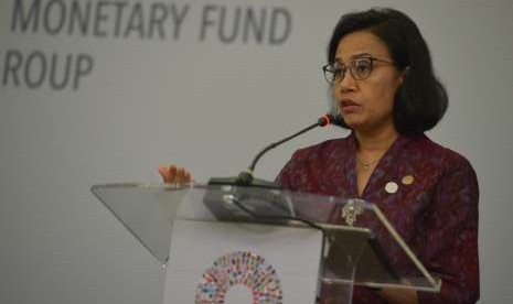 Menteri Keuangan Sri Mulyani menyampaikan pidatonya saat menjadi pembicara utama pada sesi panel eksekutif, rangkaian Pertemuan Tahunan IMF- World Bank Group 2018 di Nusa Dua, Bali, Kamis (11/10).