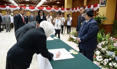 Menteri KLHK melantik 17 pejabat di kementerian tersebut.