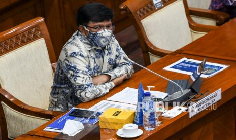 Menteri Komunikasi dan Informatika Johnny G. Plate mengikuti rapat kerja secara tertutup dengan Komisi I DPR di Kompleks Parlemen, Senayan, Jakarta, Senin (30/8/2021). Rapat kerja tersebut membahas laporan keuangan Kemkominfo APBN tahun anggaran 2020 serta membahas program prioritas nasional dan prioritas Kominfo tahun 2022. 