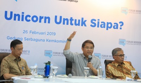 Diskusi Start-Up Indonesia: Menteri Komunikasi dan Informatika Rudiantara (tengah), Ketua Dewan Komisioner Otoritas Jasa Keuangan (OJK) Wimboh Santoso (kanan) dan Kepala Badan Koordinasi Penanaman Modal Thomas Lembong, memberikan materi dalam Forum Merdeka Barat (FMB) 9 bertajuk 'Investasi Unicorn untuk Siapa?', di Jakarta, Selasa (26/2/2019).