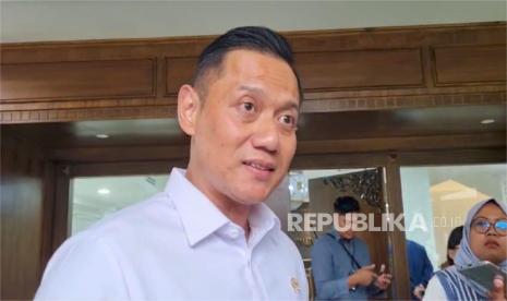 Menteri Koordinator Bidang Infrastruktur dan Pembangunan Kewilayahan (Menko IPK) Agus Harimurti Yudhoyono di Kompleks Istana Kepresidenan, Jakarta Pusat, Senin (21/1/2025).