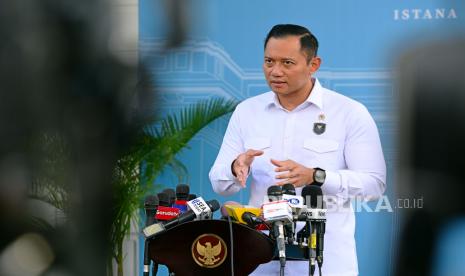  Menteri Koordinator Bidang Infrastruktur dan Pembangunan Kewilayahan (Menko IPK), Agus Harimurti Yudhoyono (AHY) di Istana Kepresidenan Jakarta, Rabu (12/3/2025).