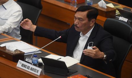 Menteri Koordinator Bidang Kemaritiman dan Investasi Luhut Binsar Panjaitan mengatakan, pemerintah berencana mengurangi subsidi BBM untuk mengurangi beban APBN. (ilustrasi)