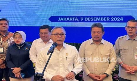 Menteri Koordinator Bidang Pangan (Menko Pangan) Zulkifli Hasan di Kantor Kemenko Pangan, Jakarta, Senin (9/12/2024).