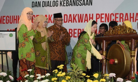 Menteri Koordinator Bidang Pembangunan Manusia dan Kebudayaan (Menko PMK), Puan Maharani saat membuka Rapat Kerja Nasional (Rakernas) Pimpinan Pusat ‘Aisyiyah di Jogjakarta, Jumat, (22/4).