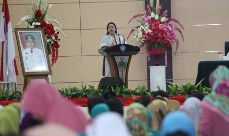 Menteri Koordinator bidang Pembangunan Manusia dan Kebudayaan (Menko PMK) Puan Maharani mengawali arahannya dalam forum Dialog Kebangsaan yang digagas oleh Pengurus Wilayah Nahdhatul Ulama Sulawesi Utara di Gedung Graha Gubernuran Bumi Beringin, Manado, Su