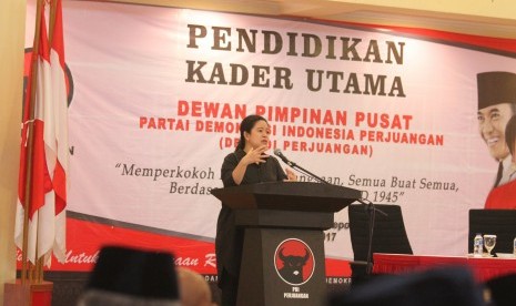 Menteri Koordinator Bidang Pembangunan Manusia dan Kebudayaan (Menko PMK) Puan Maharani saat memberikan arahan dalam forum Pendidikan Kader PDI Perjuangan bertema “Strategi Budaya untuk Penyebaran Trisakti, Nawacita, dan Revolusi Mental” di Kinasih Resort and Conference, Cilangkap - Tapos, Depok, Jawa Barat, Minggu, (14/05)