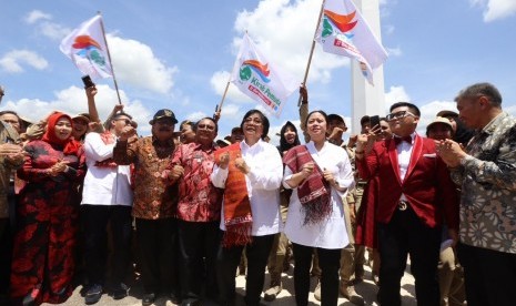 Menteri Koordinator Bidang Pembangunan Manusia dan Kebudayaan (Menko PMK) Puan Maharani dalam sambutan pada acara penutupan puncak Kirab Pemuda Indonesia di Lapangan Kanigoro, Blitar, Jawa Timur (07/12).