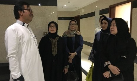 Menteri Koordinator Bidang Pembangunan Manusia dan Kebudayaan (Menko PMK), Puan Maharani, saat memimpin rakor tingkat menteri di Makkah, Saudi.