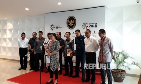 Menteri Koordinator Bidang Pembangunan Manusia dan Kebudayaan (Menko PMK) Puan Maharani berbicara di konferensi pers mengenai Asian Games Terkait Keamanan, di Jakarta, Kamis (17/5).