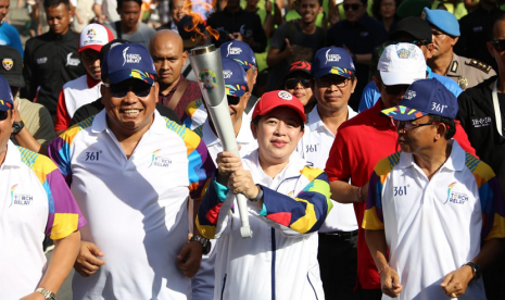 Menteri Koordinator Bidang Pembangunan Manusia dan Kebudayaan (Menko PMK), Puan Maharani, menjadi pembawa Api Obor (Torch Bearer) Ke-20 Asian Games XVIII 2018.