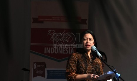  Menteri Koordinator Bidang Pembangunan Manusia dan Kebudayaan (PMK) Puan Maharani saat memimpin upacara pencanangan Gerakan Nasional Revolusi Mental di kantor Kementerian Koordinator PMK, Jakarta, Senin (24/8)