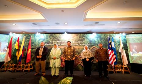 Menteri Koordinator Bidang Perekonomian Airlangga Hartarto berperan sebagai Ketua Delegasi Indonesia, serta menjadi Chairperson bersama Menteri Industri Perkebunan dan Komoditas Malaysia Datuk Zuraida Kamaruddin dalam 9th Ministerial Meeting Council of Palm Oil Producing Countries (CPOPC). 