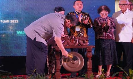 Menteri Koordinator Bidang Perekonomian Airlangga Hartarto saat membuka acara Kongres IX Konfederasi Serikat Buruh Seluruh Indonesia (KSBSI) di Jakarta, Sabtu (8/7/2023).