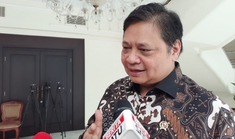 Menteri Koordinator Bidang Perekonomian Airlangga Hartarto usai menghadap Wakil Presiden Maruf Amin di Kantor Wapres, Jakarta, Kamis (6/2).