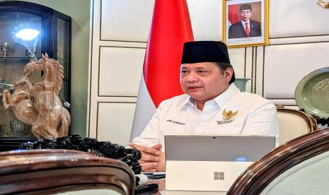 Menteri Koordinator Bidang Perekonomian Airlangga Hartarto. Menko Perekonomian Airlangga Hartarto sudah delapan jam lebih jalani pemeriksaan.