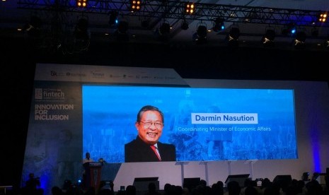 Menteri Koordinator Bidang Perekonomian Darmin Nasution berbicara dalam acara Indonesia Fintech Summit & Expo (IFSE) di Jakarta Convention Center, Jakarta, Senin (23/9). 