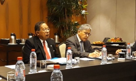 Menteri Koordinator Bidang Perekonomian Darmin Nasution dalam pertemuan Misi Gabungan Negara-negara Penghasil Minyak Sawit (Council of Palm Oil Producing Countries/ CPOPC)  di Brussels, Belgia, Senin (8/4).