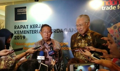 Menteri Koordinator Bidang Perekonomian, Darmin Nasution memberikan paparan kepada seluruh jajaran Kementerian Perdagangan se Indonesia dalam rangka Indonesia Trade Forum 2019 di Hotel Shangrila, Selasa (12/3).