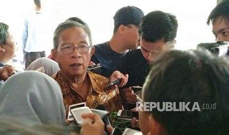 Menteri Koordinator Bidang Perekonomian Darmin Nasution memberikan pernyataan terkait angka inflasi April 2018 yang baru dikeluarkan Badan Pusat Statistik (BPS) di Gedung Kemenko, Rabu (2/5). 