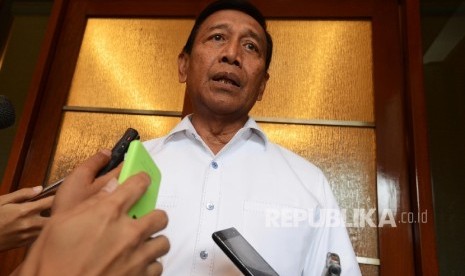 Menteri Koordinator bidang Politik Hukum dan Keamanan (menkopolhukam) Wiranto