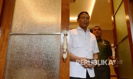 Menteri Koordinator bidang Politik Hukum dan Keamanan Wiranto.