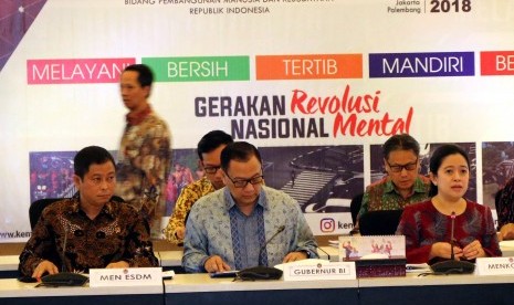 Menteri Koordinator budang Pembangunan Manusia dan Kebudayaan (Menko PMK) Puan Maharani usai Rapat Tingkat Menteri tentang  Perkembangan Integrasi Penyaluran Subsidi Energi Dalam 1(satu) kartu di kantor Kemenko PMK, Jakarta, Selasa 20 Juni 2017.