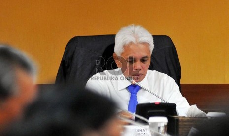 Menteri Koordinator Ekonomi Hatta Rajasa memimpin rapat koordinasi di Jakarta, Selasa (18/2).