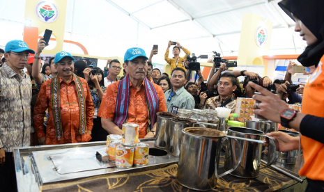 Menteri Koordinator Kemaritiman Luhut Binsar Panjaitan, Menteri Perhubungan Budi Karya Sumadi, Menteri Pariwisata Arief Yahya, Gubernur Nusa Tenggara Barat (NTB) Zainul Majdi, menghadiri Sail Moyo Tambora 2018.