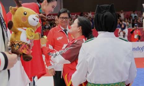 Menteri Koordinator Pembangunan Manusian dan Kebudayaan yang juga Wakil Ketua Dewan Pengarah Asian Games 2018 Puan Maharani didapuk sebagai Pengalung Medali untuk cabang olahraga Wushu. 