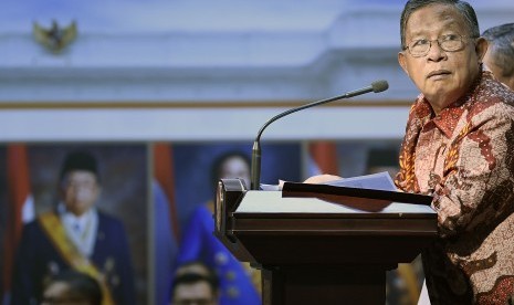 Menteri Koordinator Perekonomian Darmin Nasution mengumumkan Paket Kebijakan Ekonomi XVI di Kantor Presiden, Kompleks Istana Kepresidenan, Jakarta, Jumat (16/11/2018).