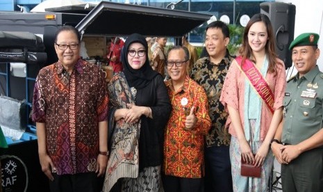 Menteri Koperasi dan UKM AAGN Puspayoga dan Direktur Utama LLP-KUKM Emilia Suhaimi