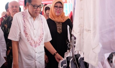 Menteri Koperasi dan UKM AAGN Puspayoga membuka acara Bazaar Murah Smesco Indonesia