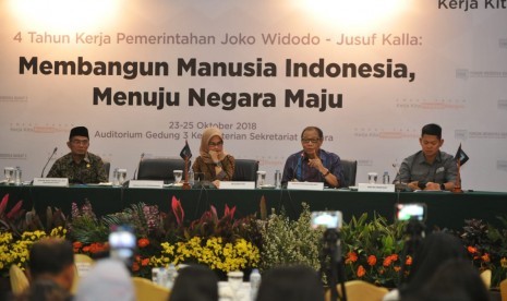 Menteri Koperasi dan UKM Puspayoga memberikan paparan Capaian Kementerian Koperasi dan UKM dalam 4 Tahun Kerja Pemerintahan Joko Widodo - Jusuf Kalla 