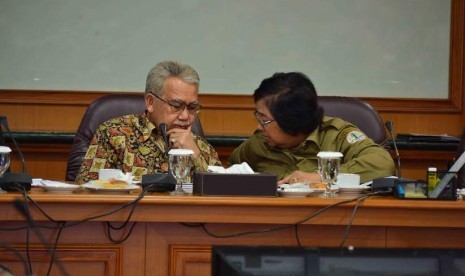  Menteri LHK, Dr. Siti Nurbaya  dan Gubernur Aceh, Zaini Abdullah