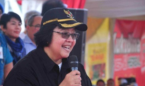 Menteri LHK Siti Nurbaya melakukan kampanye sadar lingkungan melalui kegiatan Mudik Gratis yang diikuti pedagang jamu se-jabodetabek di Jakarta, Jumat (1/7).