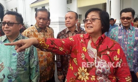 Menteri LHK Siti Nurbaya memberikan keterangan pers terkait konferensi tenurial 2017, dan program kehutanan sosial, Rabu (25/10). 