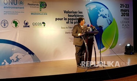 Menteri LHK Siti Nurbaya memberikan paparan dalam pertemuan tingkat tinggi sebagai rangkaian pertemuan Mitra Kerja Global Peatland Initiative (GPI) di Brazzaville, Republik Kongo, Kamis (22/3) waktu setempat. 