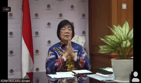 Menteri LHK, Siti Nurbaya saat memberikan sambutan dalam acara “Anugerah Cerita Terbaik Pengarusutamaan Gender (ACT PUG) dan Launching Sistem Pembelajaran Gender” yang dilakukan secara daring dari Jakarta, Kamis (25/3).