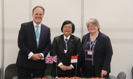 Menteri Lingkungan Hidup dan Kehutanan (LHK) Siti Nurbaya Bakar melakukan pertemuan bilateral dengan pemerintah Inggris di sela pelaksanaan Konferensi Perubahan Iklim (COP)-24 di Katowice, Polandia, Sabtu (8/12).