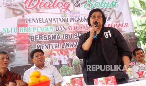 Menteri Lingkungan Hidup dan Kehutanan Siti Nurbaya Bakar mengatakan kebun sawit ilegal merugikan negara Rp 44 triliun