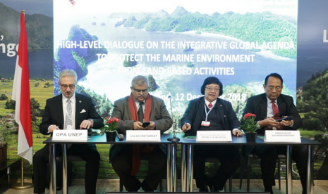 Menteri Lingkungan Hidup dan Kehutanan Siti Nurbaya Bakar dalam  salah satu acara diskusi dalam forum internasional COP 24 UNFCCC di  Katowice, Polandia pada Rabu (12/12) waktu setempat. 